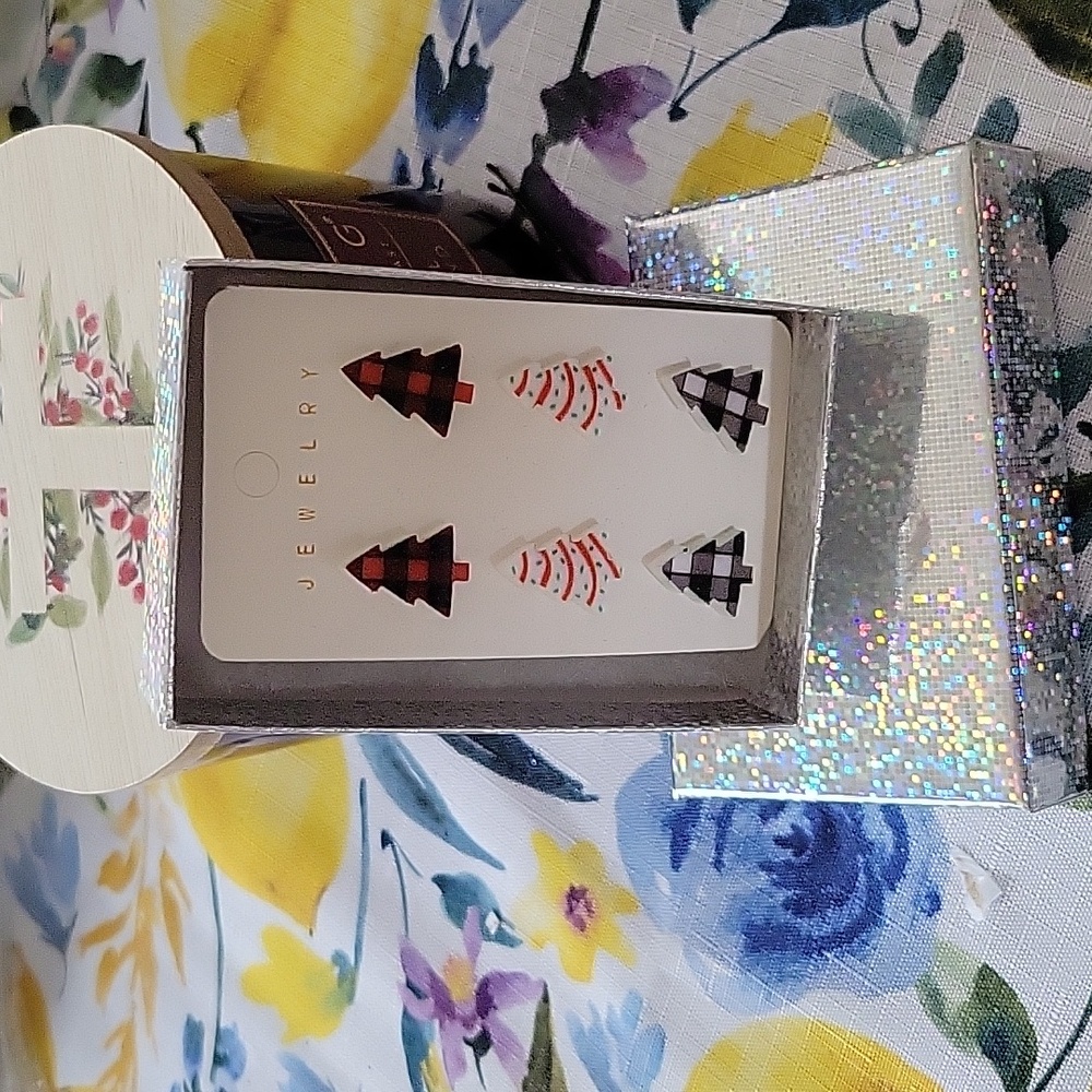 Christmas tree earring set NIB